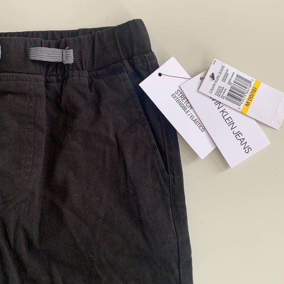 NWT Calvin Klein Jeans Boys Shorts in Black size M - Picture 2 of 5